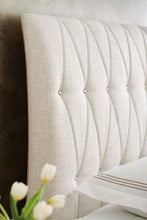 Load image into Gallery viewer, Caracole Classic - * Diamond Jubilee - Queen