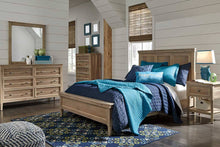Load image into Gallery viewer, Klasholm Queen bed
